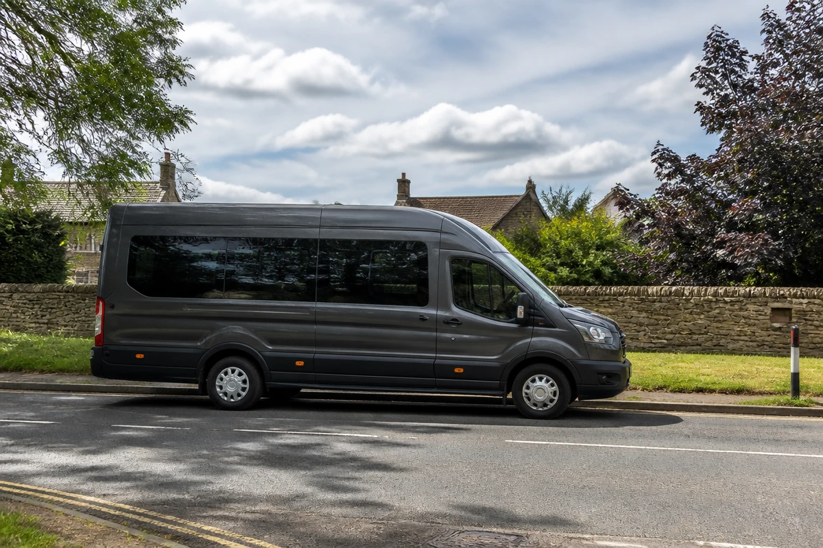Minibus Hire in Ardleigh Green